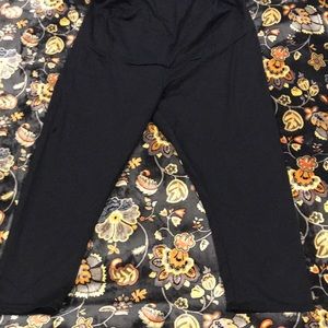 Time and Tru Maternity Capri Leggings